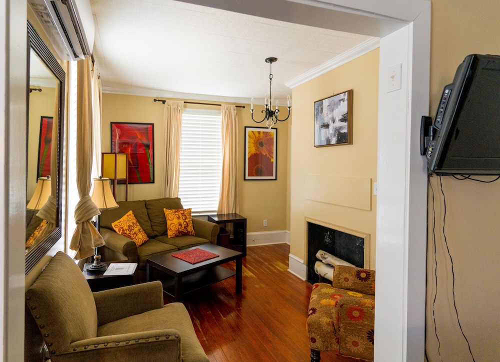 The Heirloom Inn 24/46