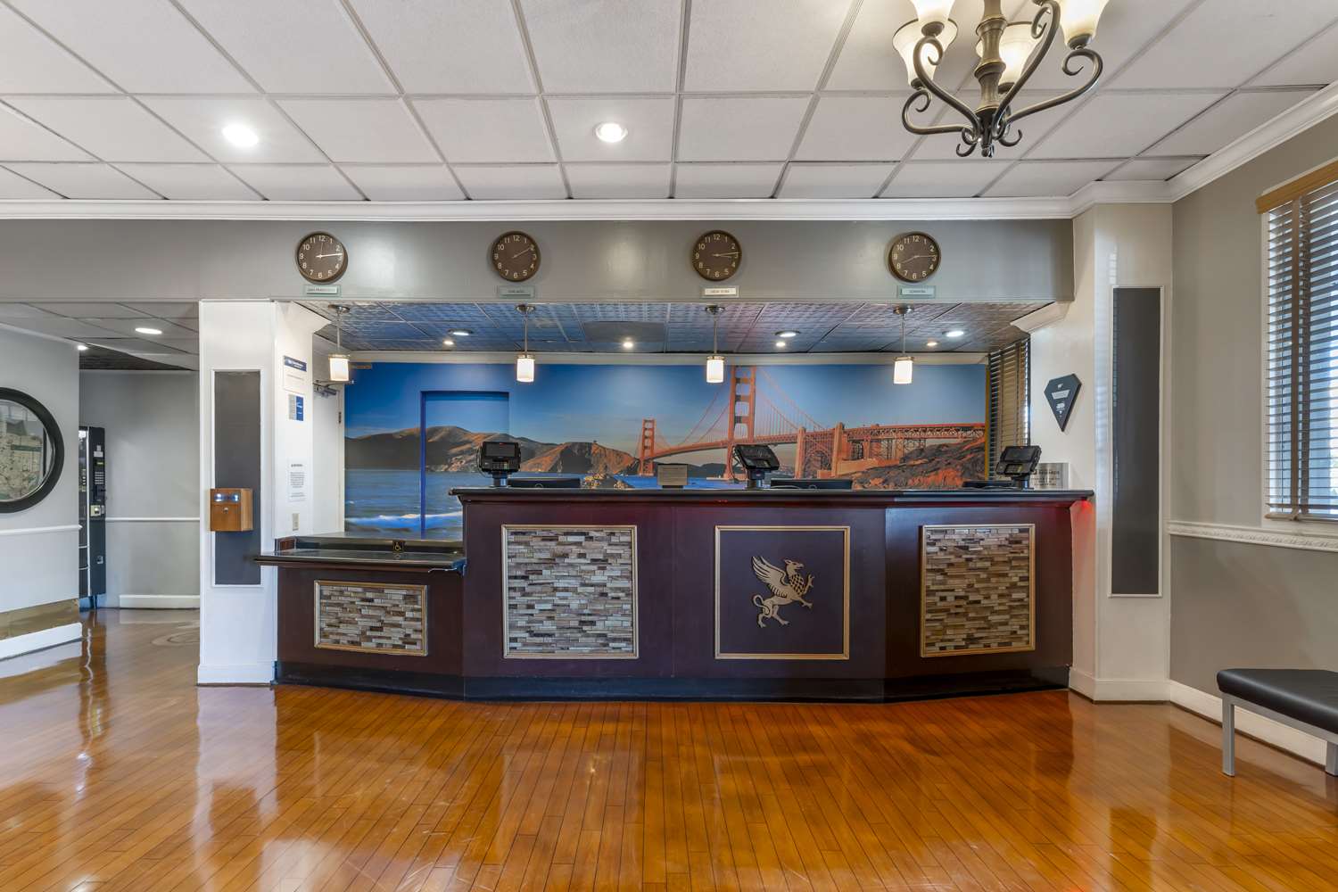Best Western Plus Grosvenor Airport Hotel 5/48
