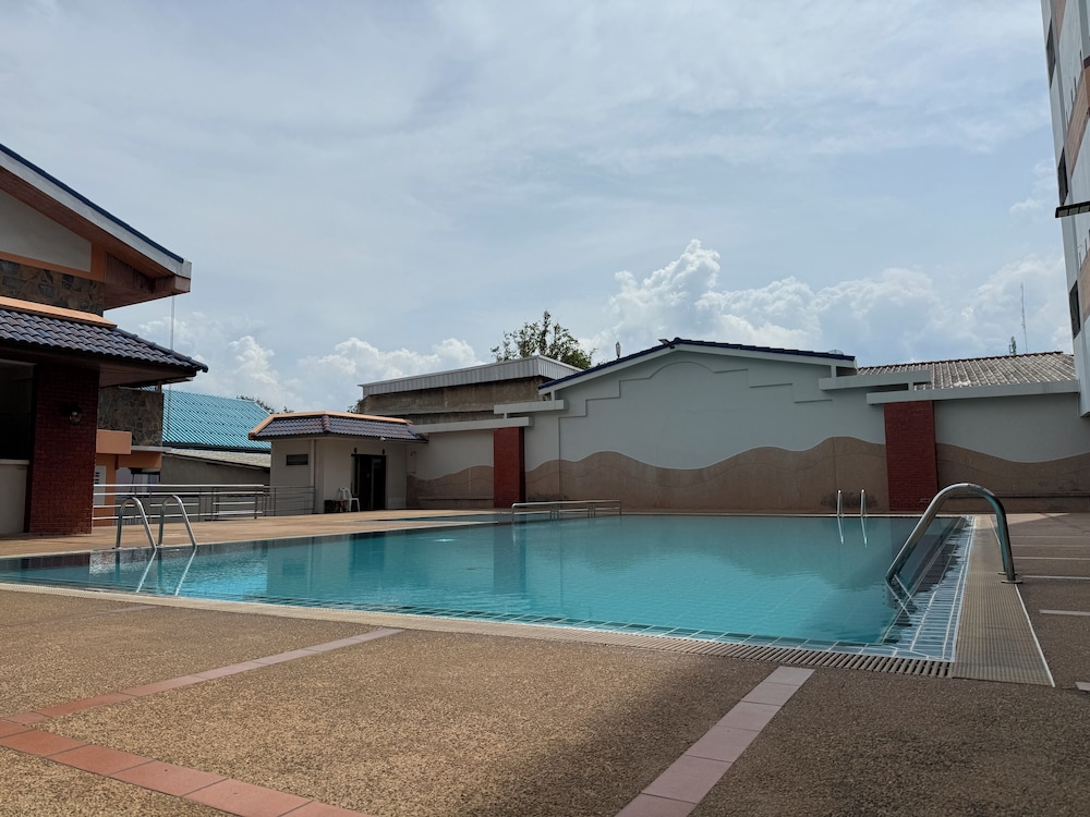 Lopburi Residence Hotel 41/46