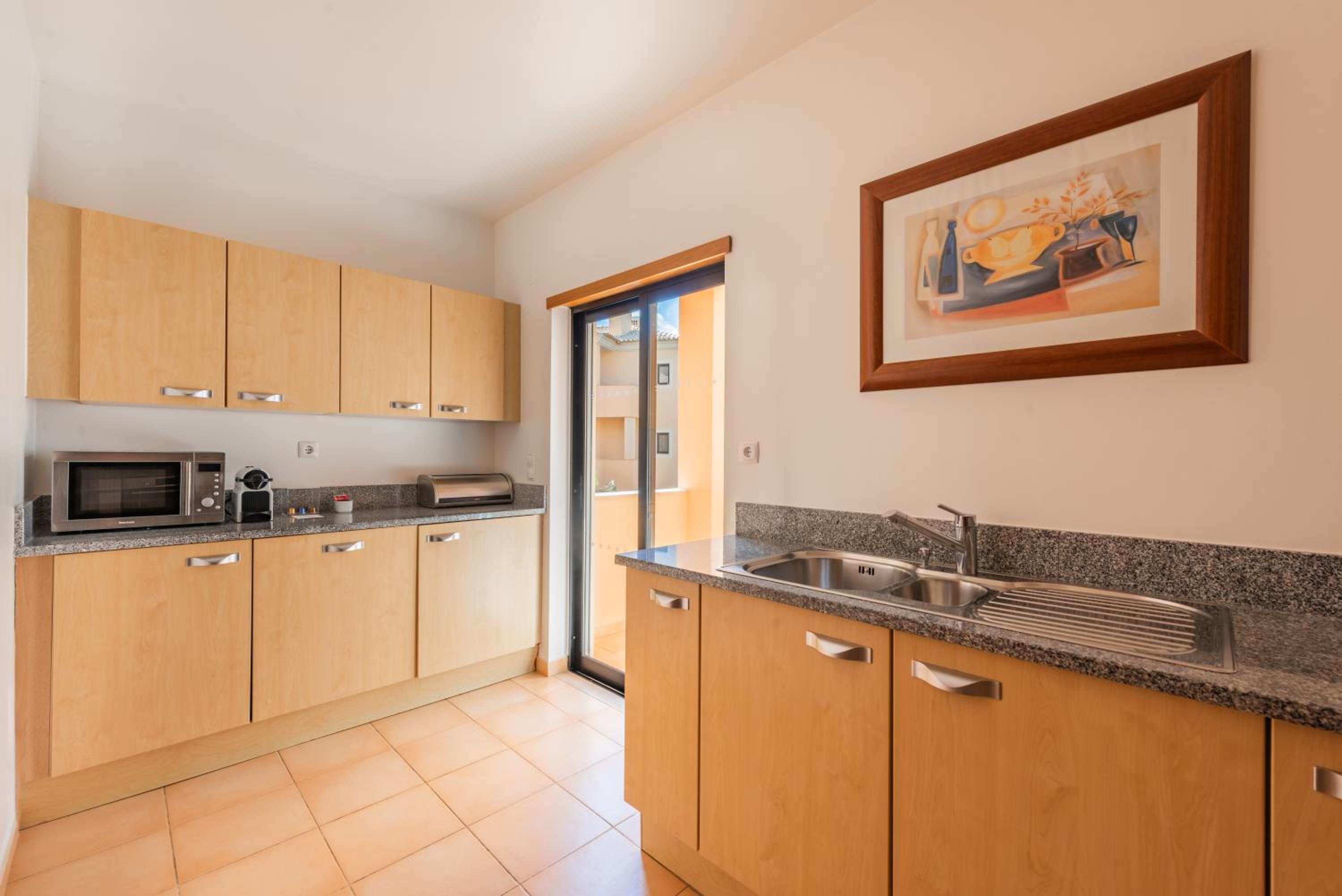 3 Bedrooms, Economy, Apartment, 1 Double and 4 Single Beds