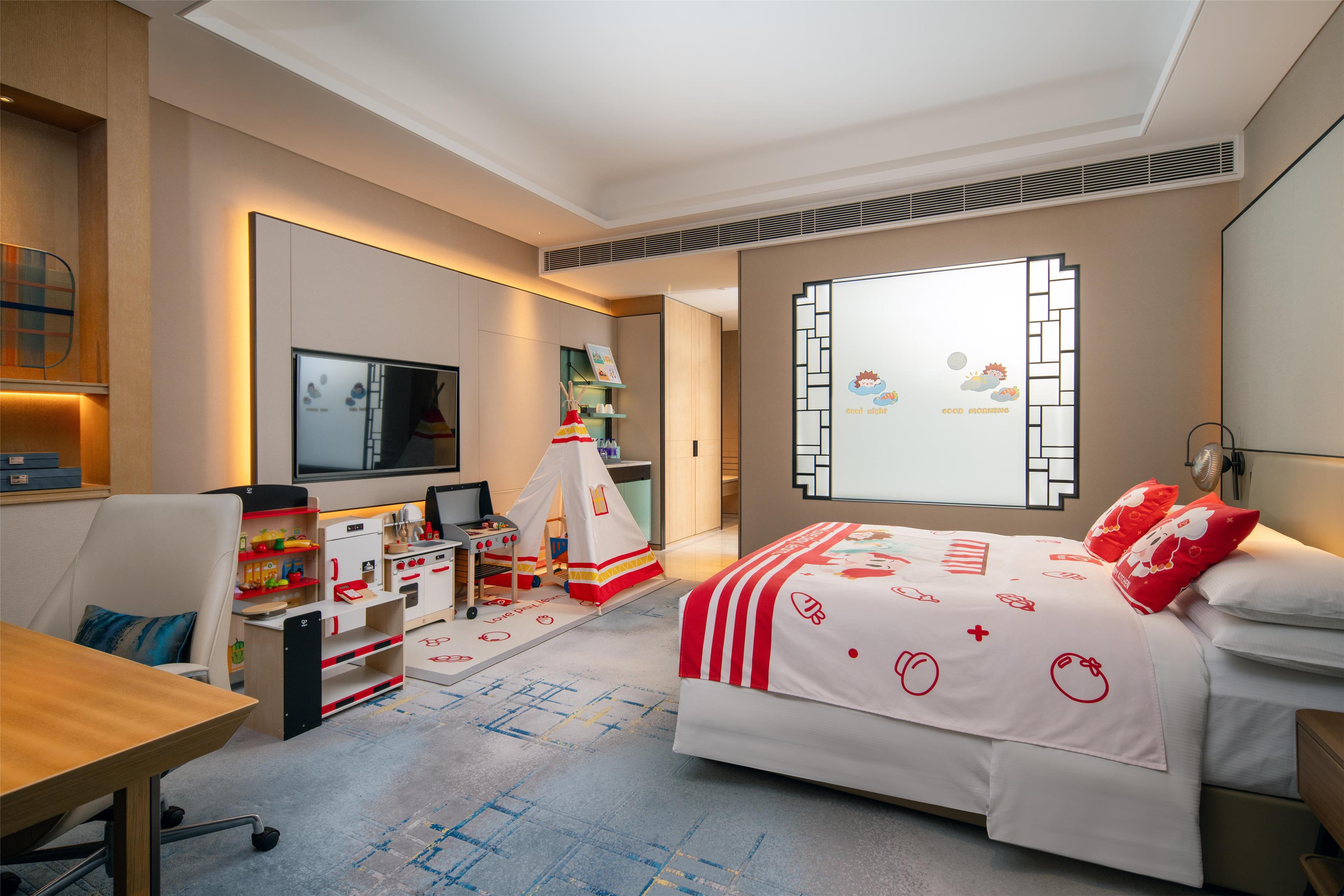 FAMILY, KING BED