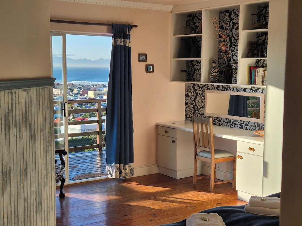 Bluebottle Guest House 20/50