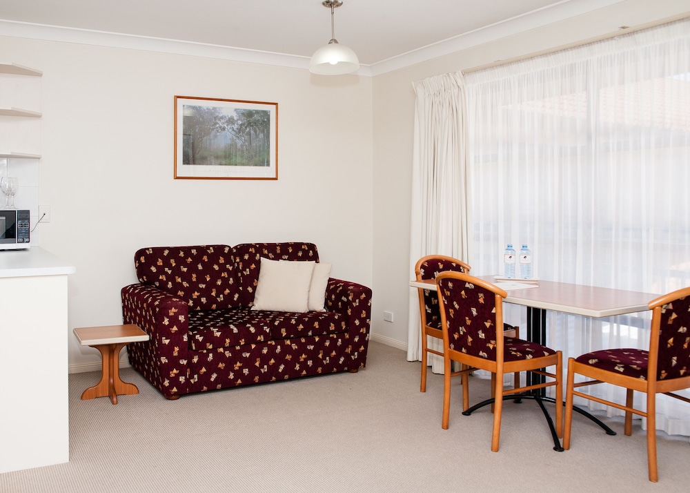 Pegasus Motor Inn And Serviced Apartments 32/47