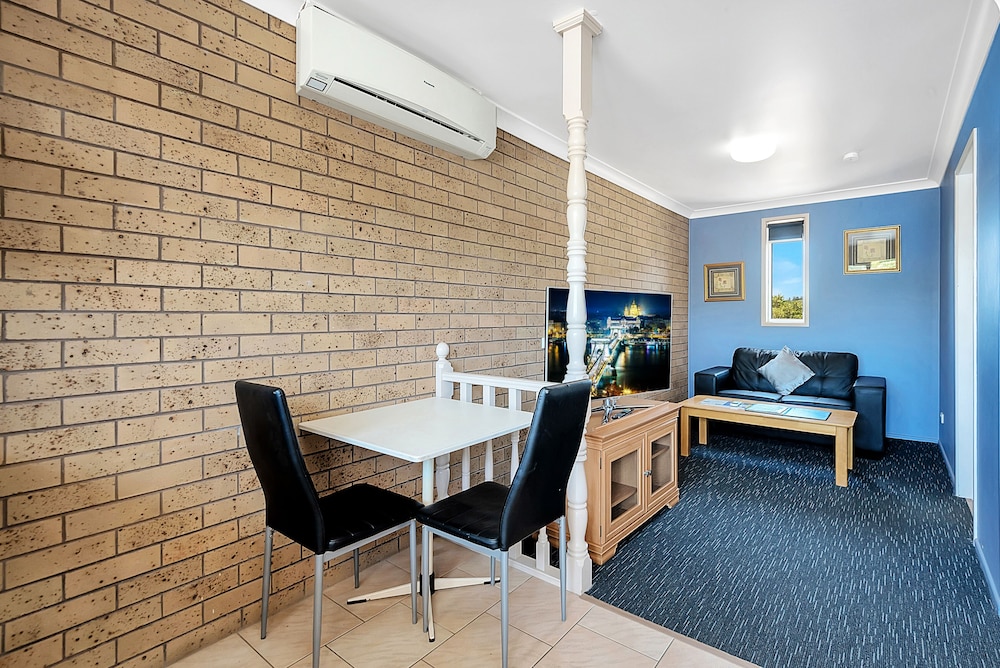 Leichhardt Motor Inn 45/69