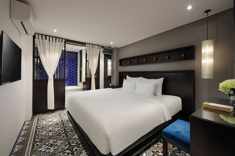 Carillon Boutique Hotel 12/30