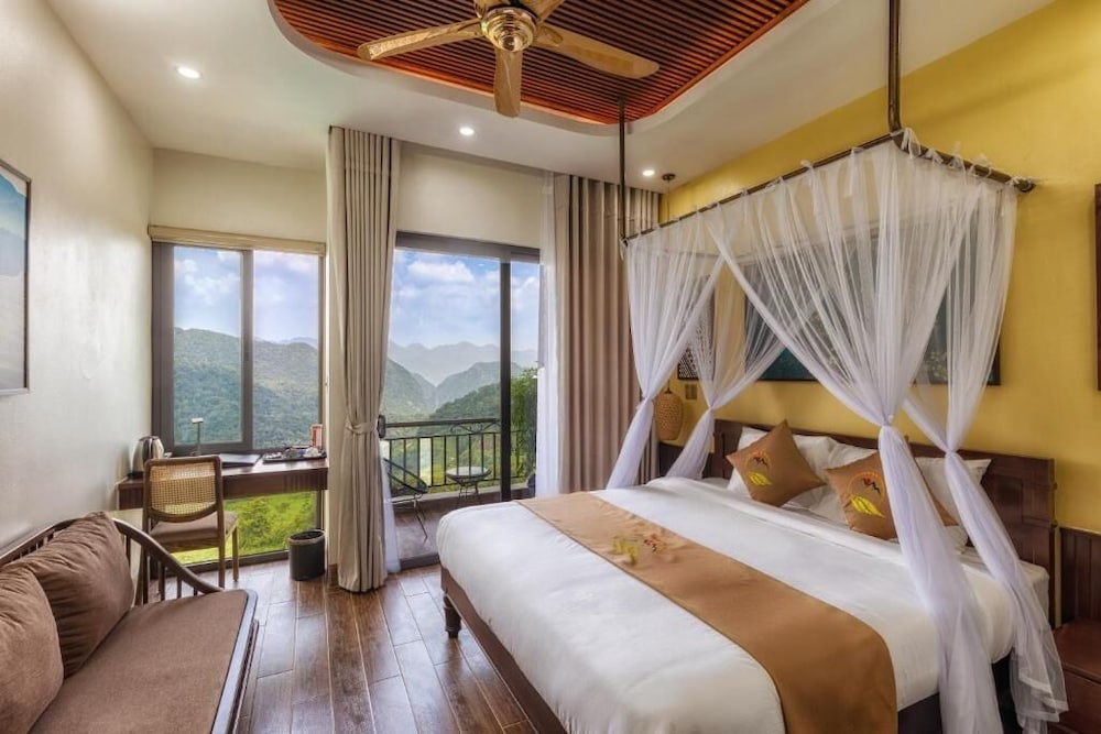 Central Hills Pu Luong Resort 11/50