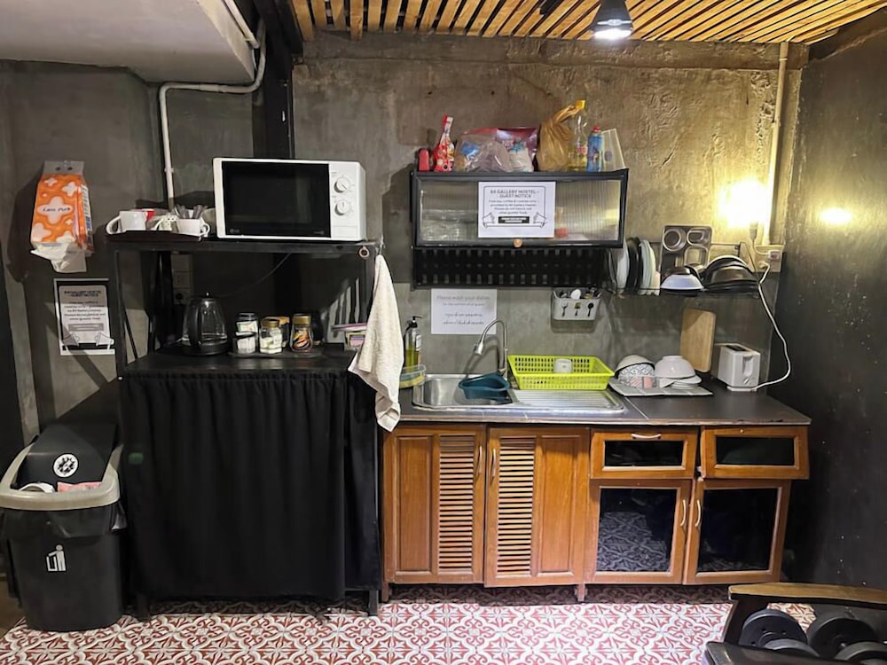 84 Gallery - Hostel 40/42