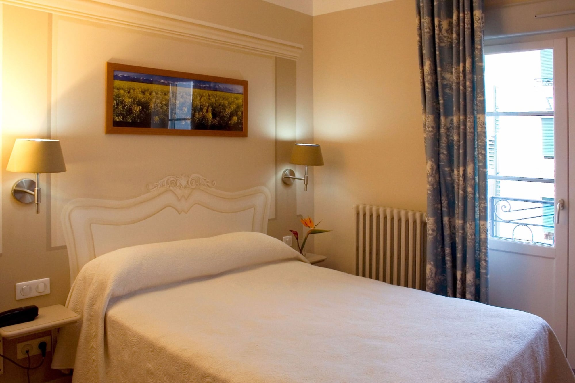 ROOM, DOUBLE BED