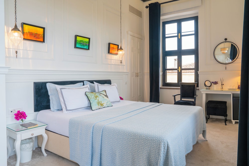 LUXURY, STUDIO, SUITE, SEA VIEW, BALCONY