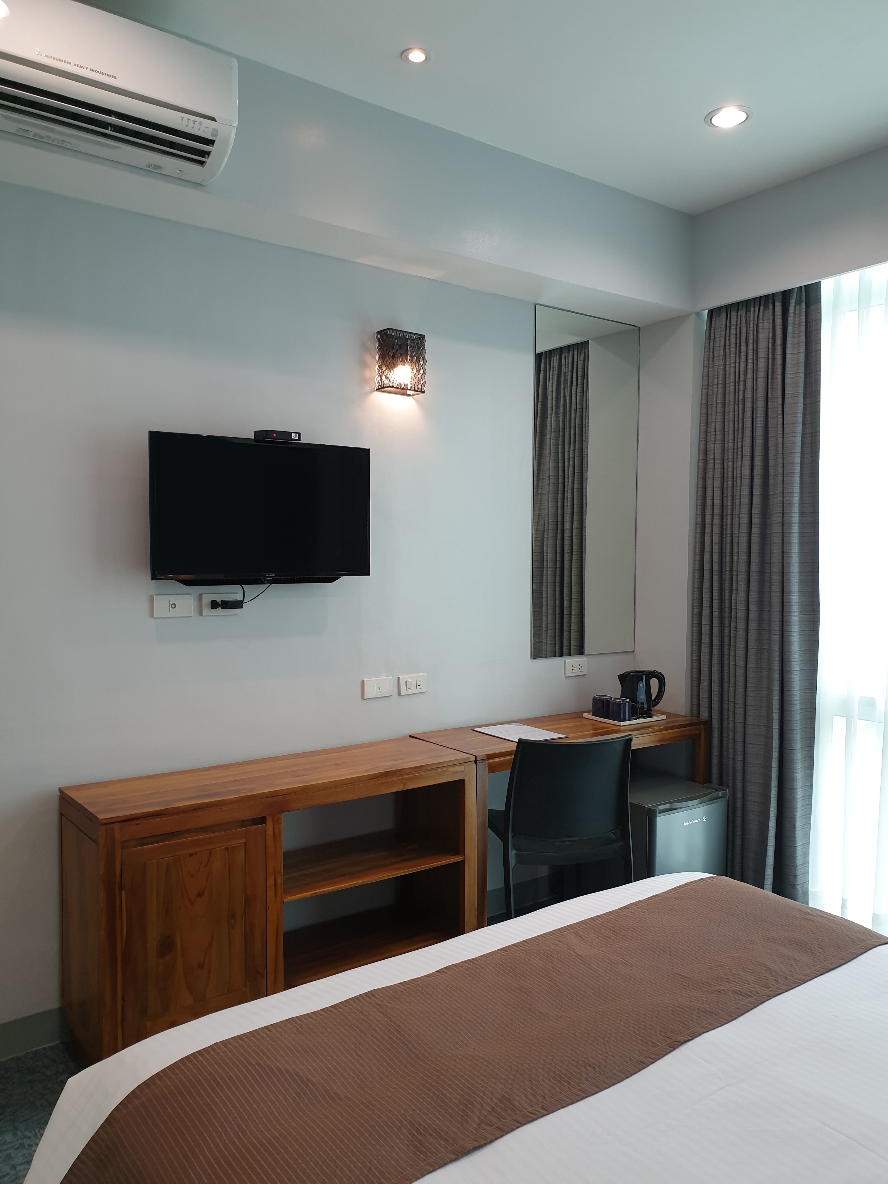 Leez Inn Makati 5/21