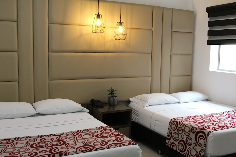 Hotel Merlott Lleras 27/48
