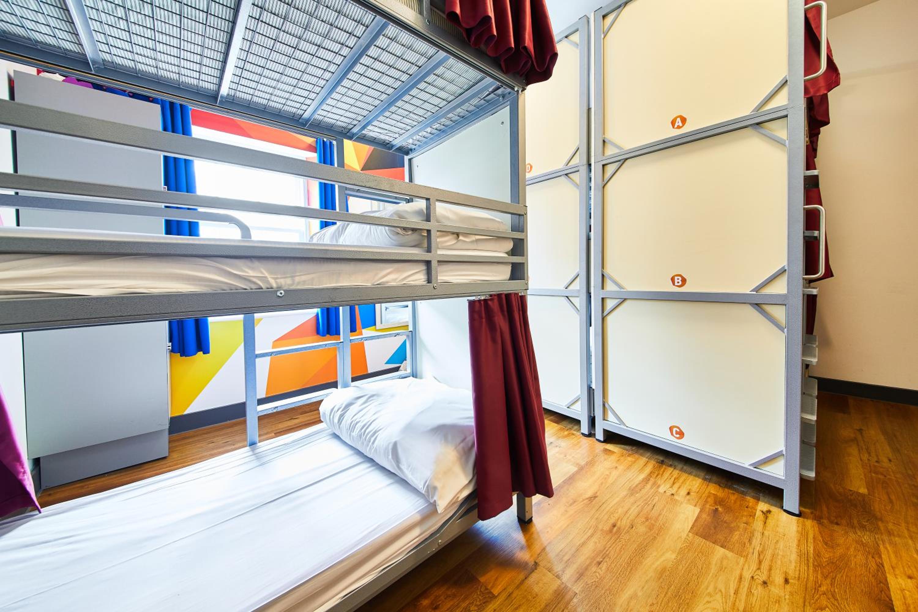 Mixed Dorm, Triple, External Bathroom