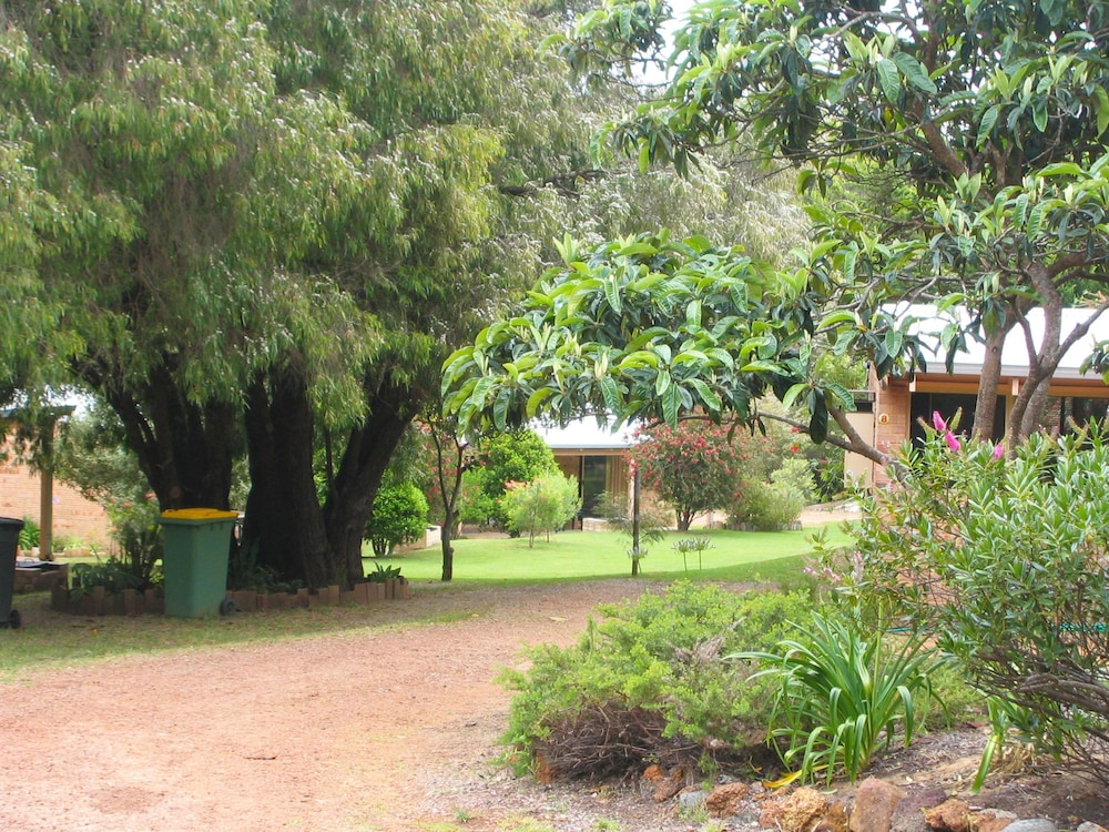 PEPPERMINT BROOK COTTAGES 18/23