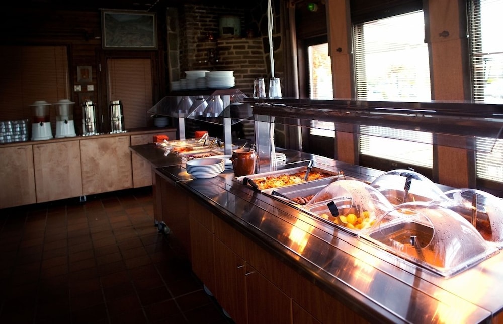 restaurant cafeteria