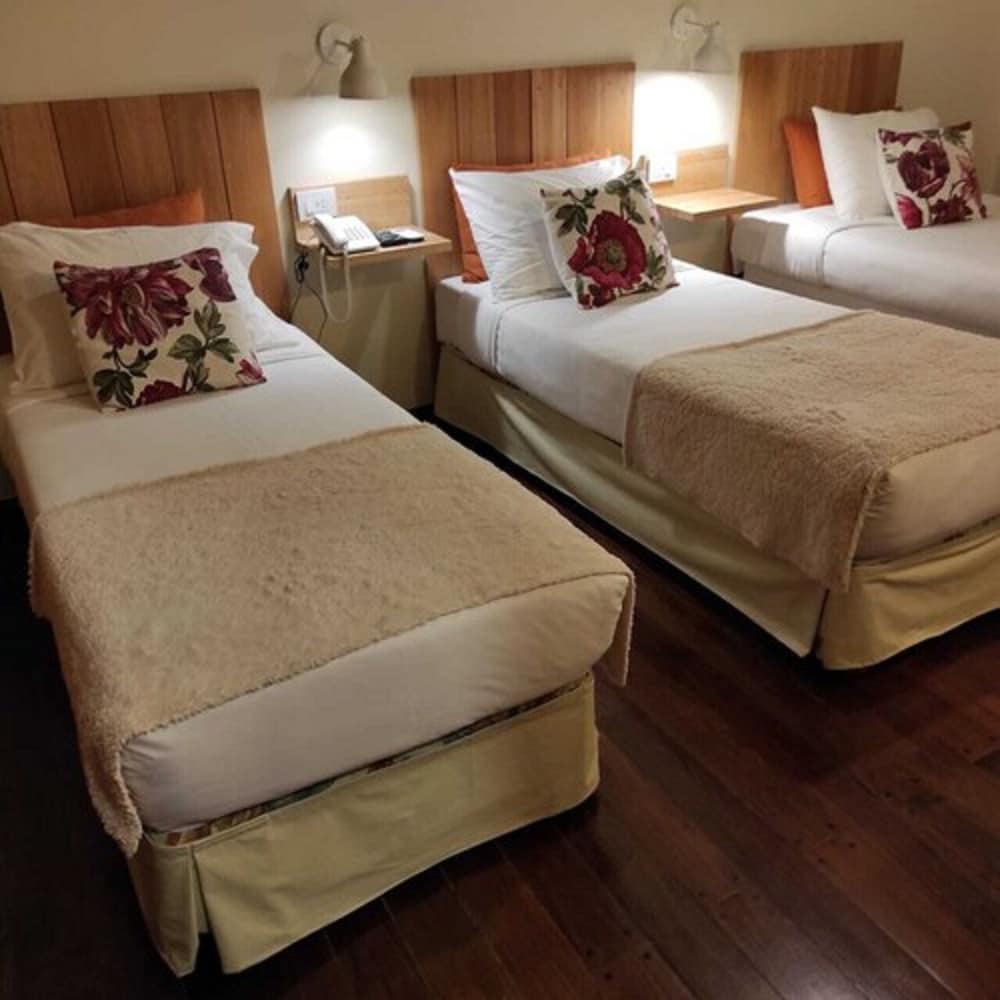 ROOM, TRIPLE