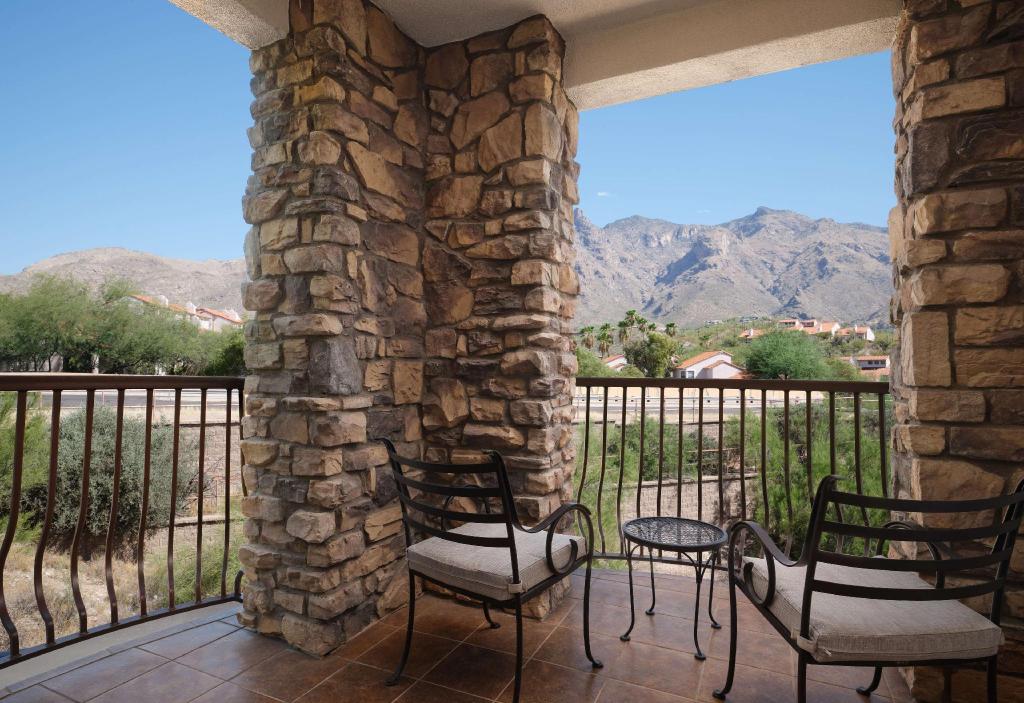 2 ROOMS, SUITE, KING BED, MOUNTAIN VIEW, ACCESSIBLE