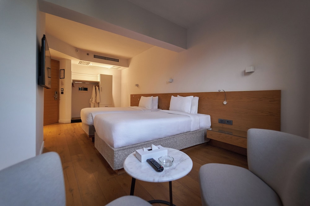 New President Hotel 18/43