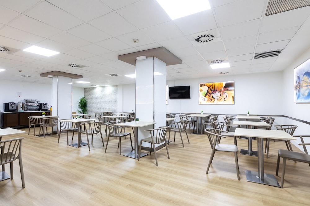 restaurant cafeteria