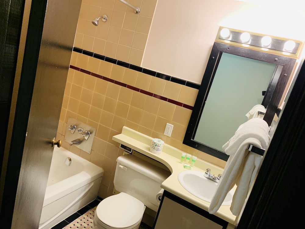 Hotel At the Waldorf 43/43