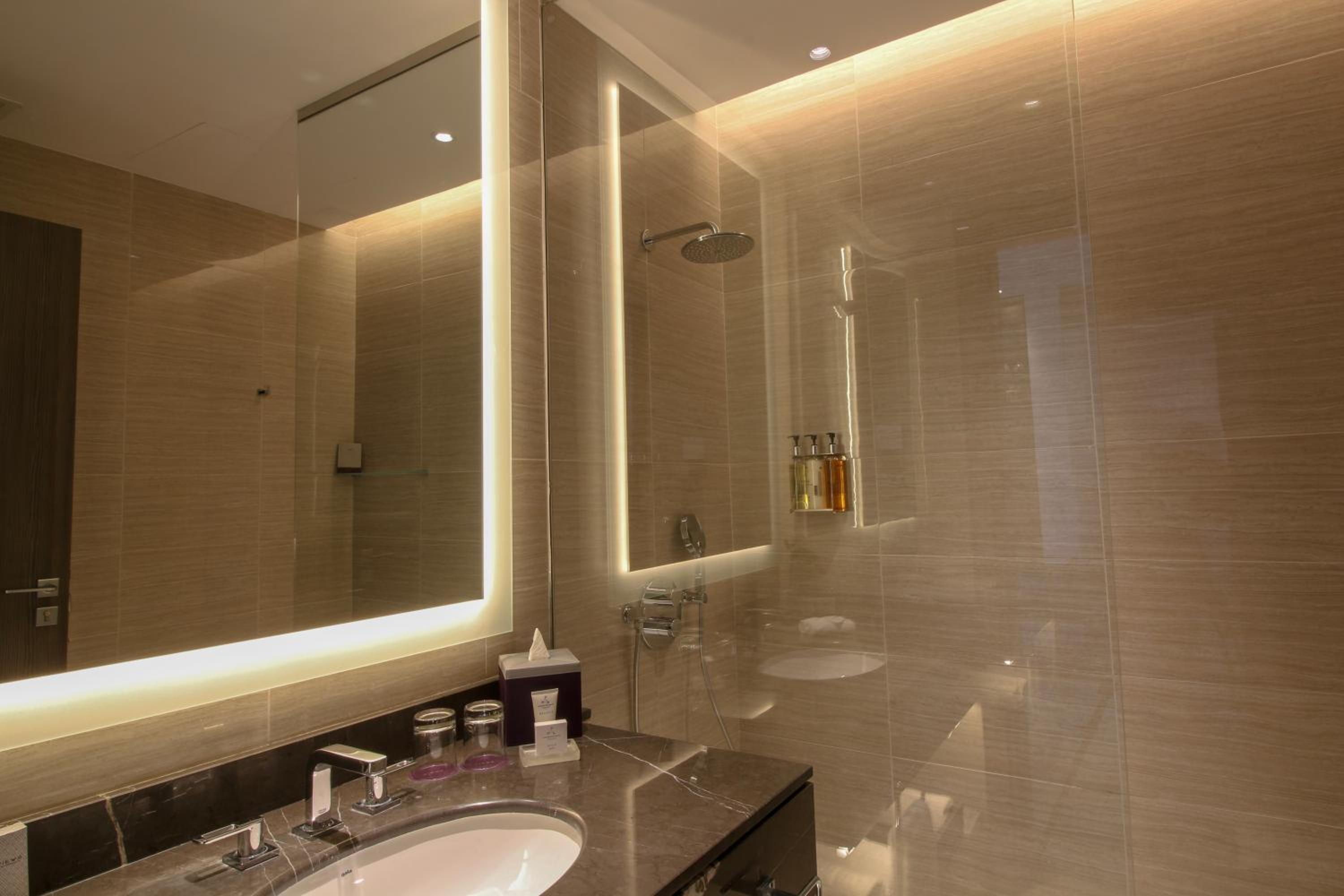 Premium, Studio, King Bed, Marina View, Views Hotel And Residence 6/6