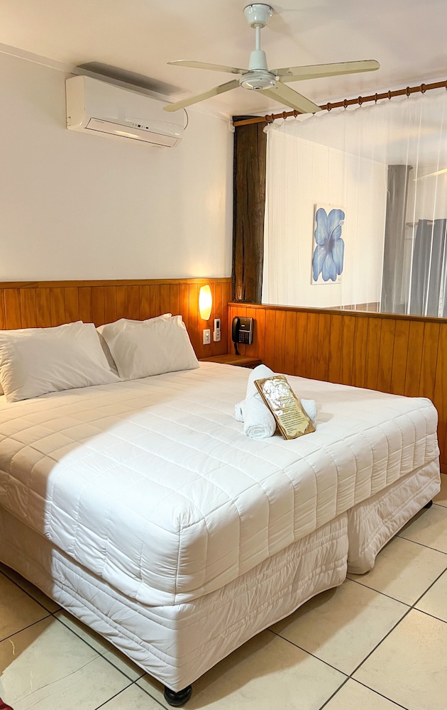 Castaway Resort 23/80