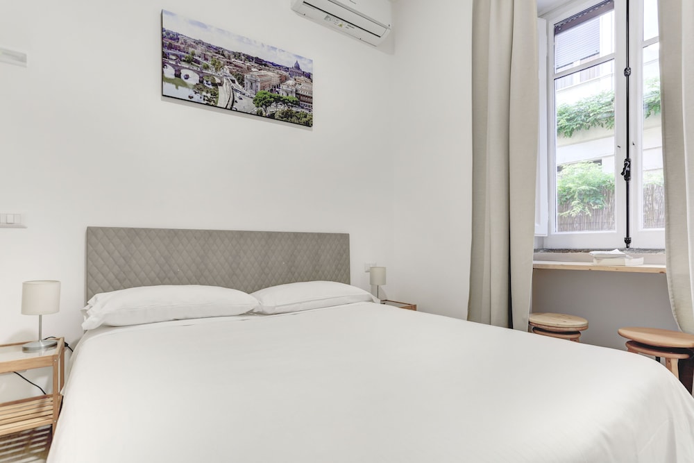 Santi Quattro Apartment & Rooms - Colosseo 12/49
