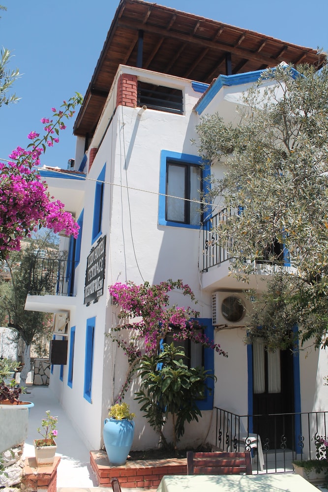 Lizo Hotel 2/38