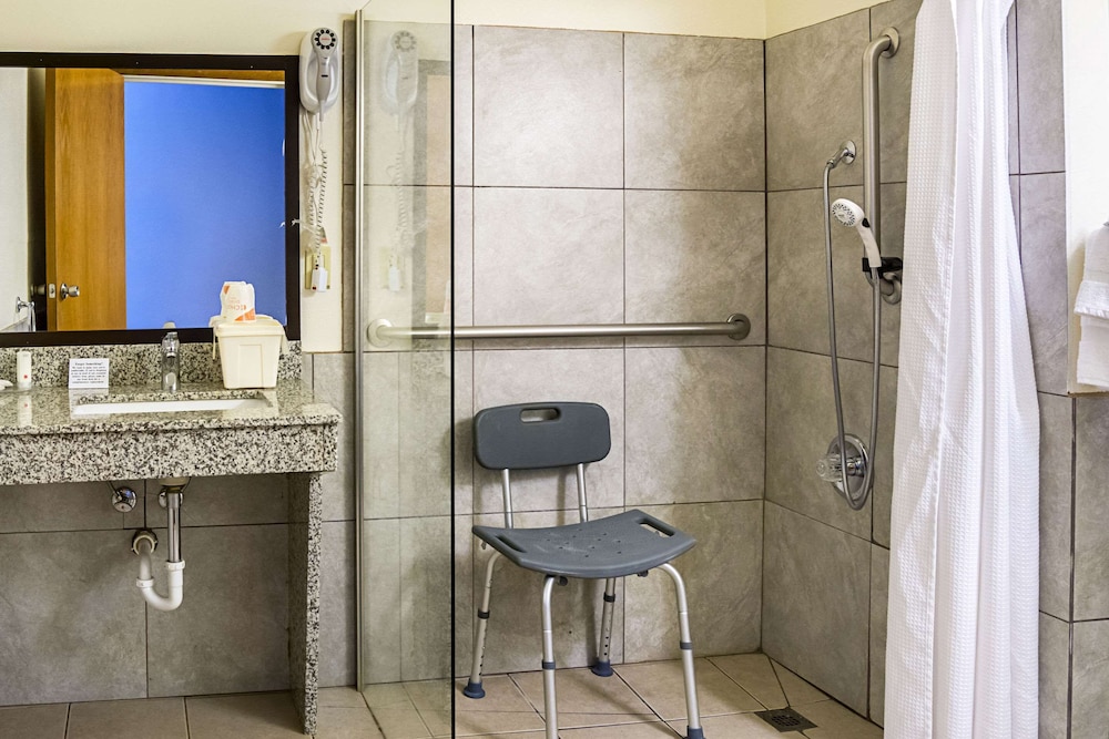 Quality Inn & Suites Clackamas - Portland 10/43