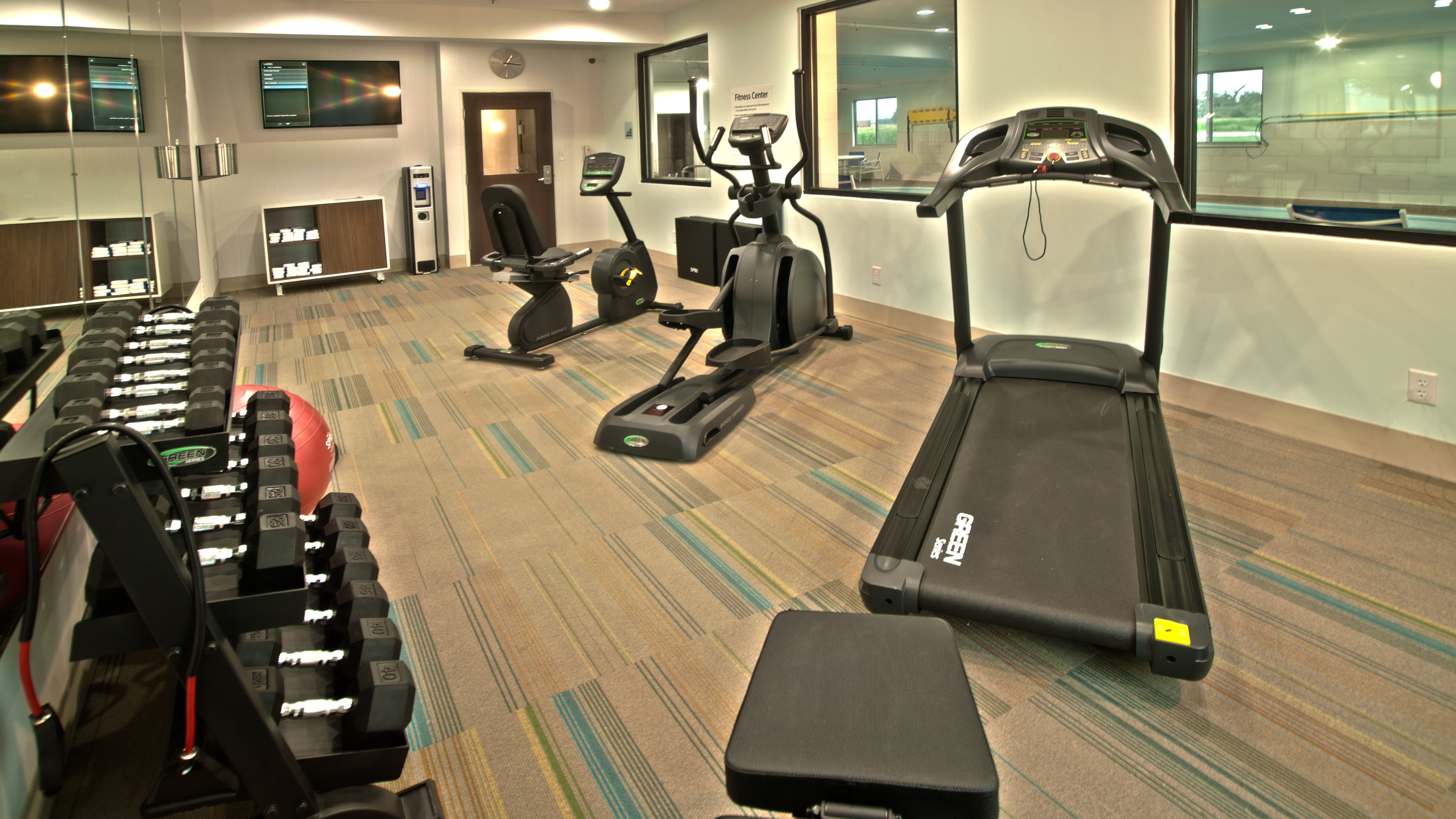 Holiday Inn Express Suites Evansville North 17/31