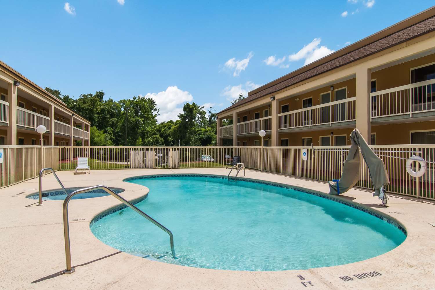 Suburban Studios Hotel Kingsland Near I-95 32/33