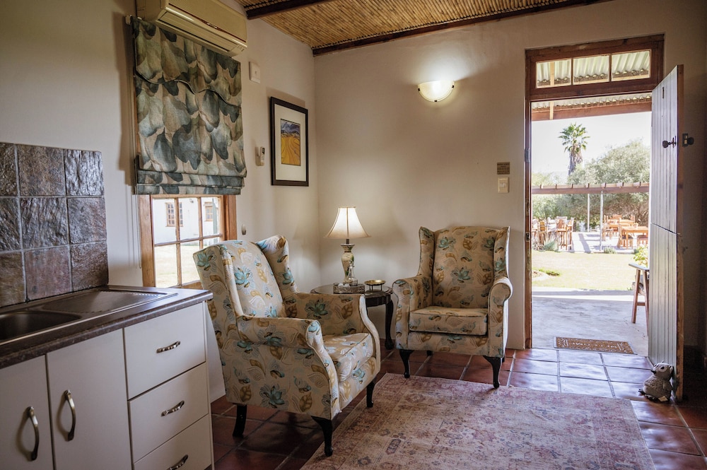 De Denne Guest House 28/50