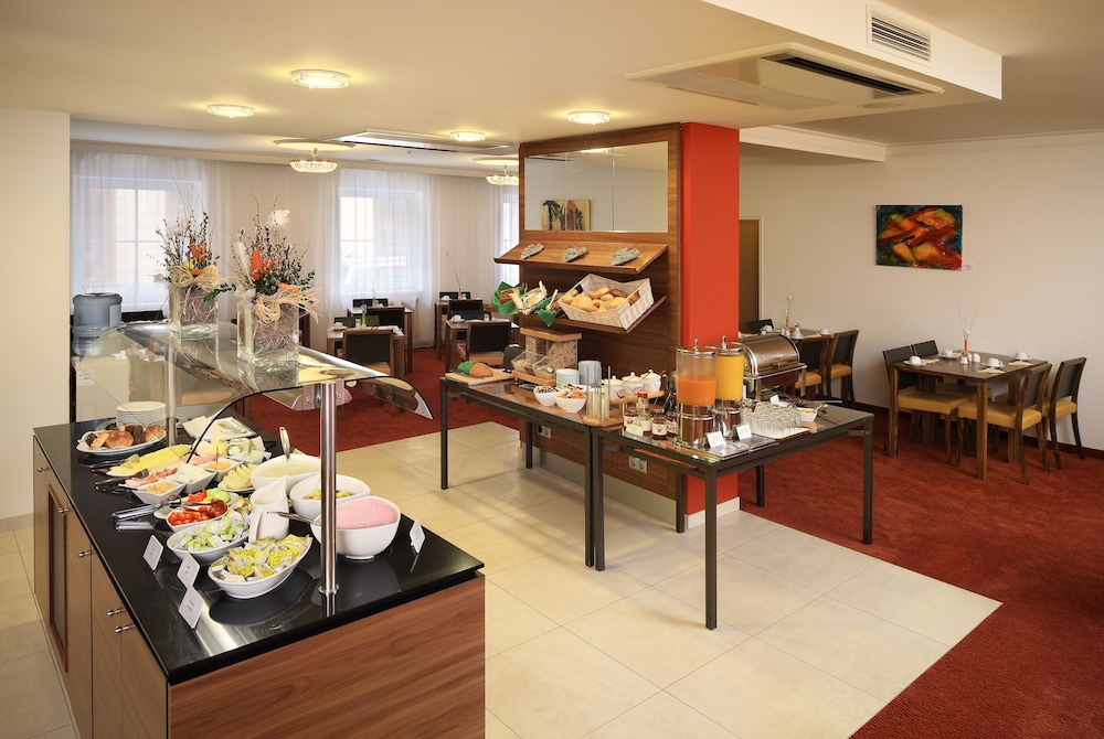 ALPHA HOTEL 26/33