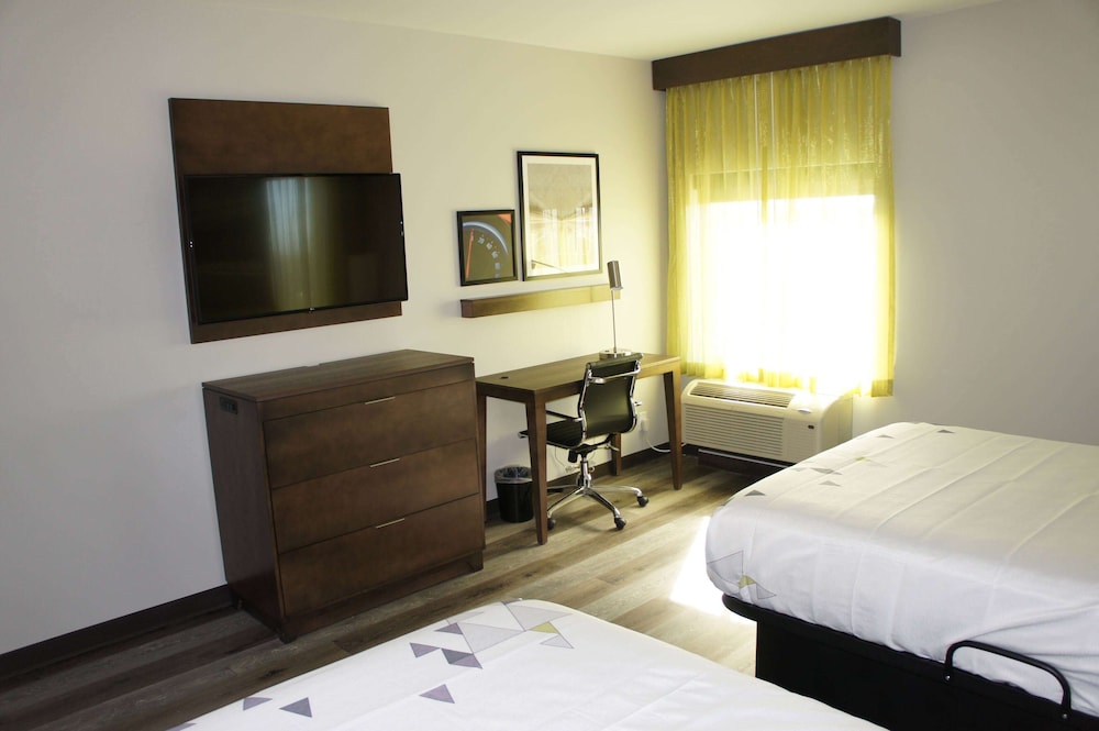 La Quinta Inn and Suites by Wyndham Braselton 14/60
