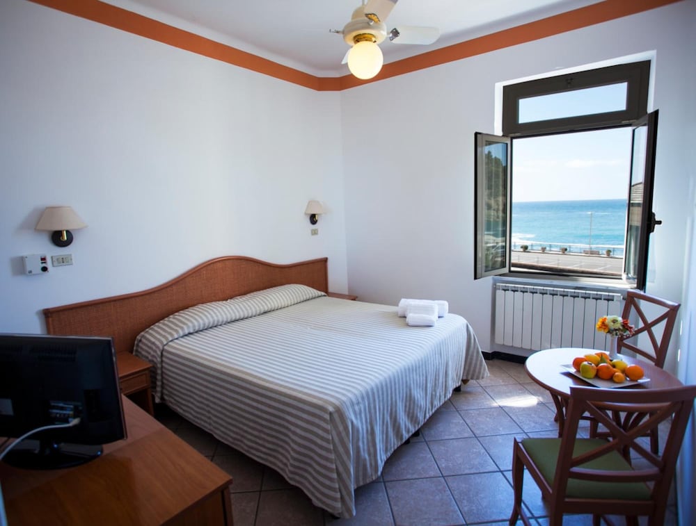 Hotel delle Rose 13/72
