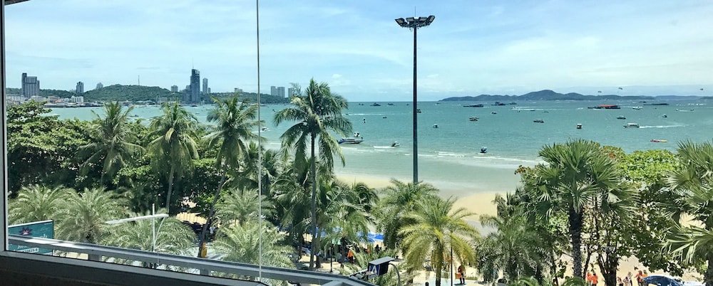 The Beach Front Resort Pattaya 80/87