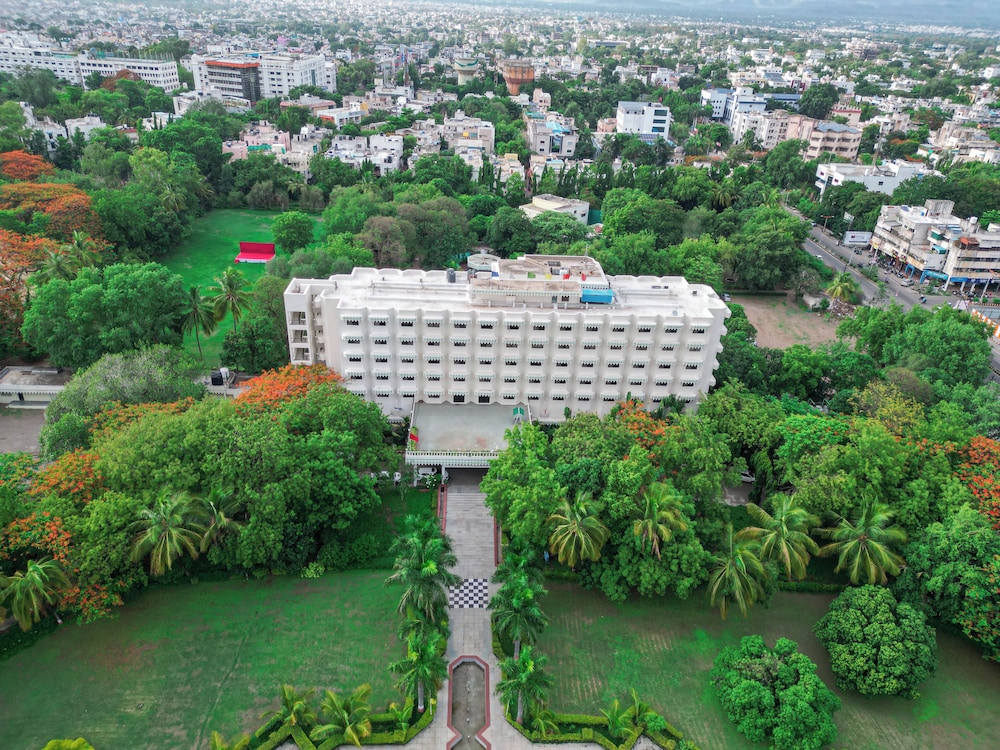 Ambassador Ajanta 6/73
