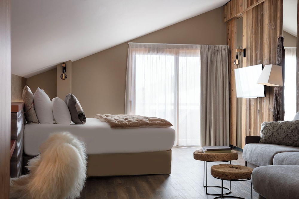 SUITE, KING BED, MOUNTAIN VIEW, SOFA