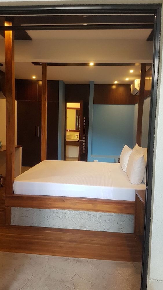 El Nido Mahogany Beach 18/70
