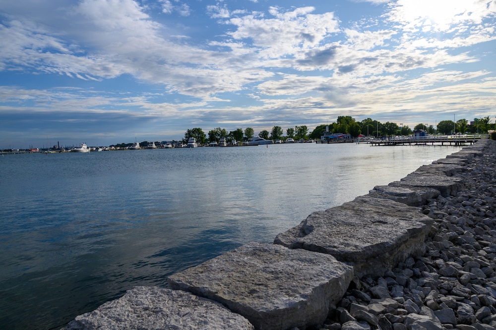 Days Inn by Wyndham Sarnia Harbourfront 51/59