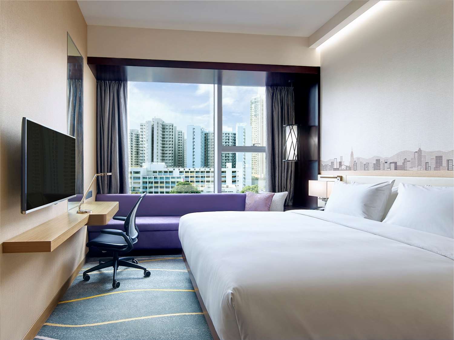 غرفة بسرير كينج بإطلالة على الحديقة، Hilton Garden Inn Hong Kong Mongkok 2/4