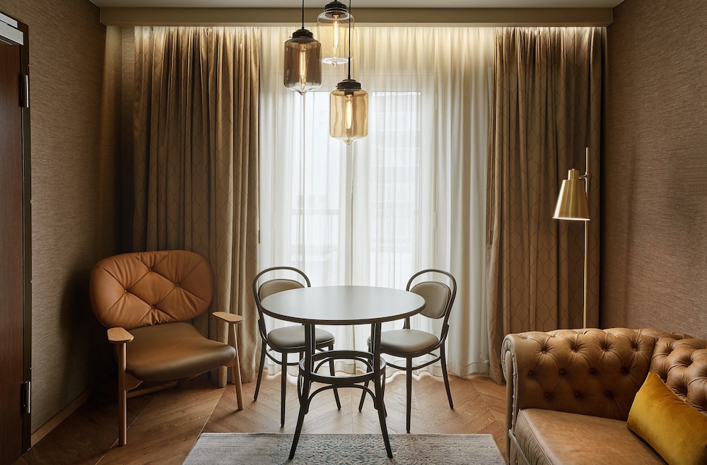 Reykjavik Konsulat Hotel, Curio Collection by Hilton 41/46