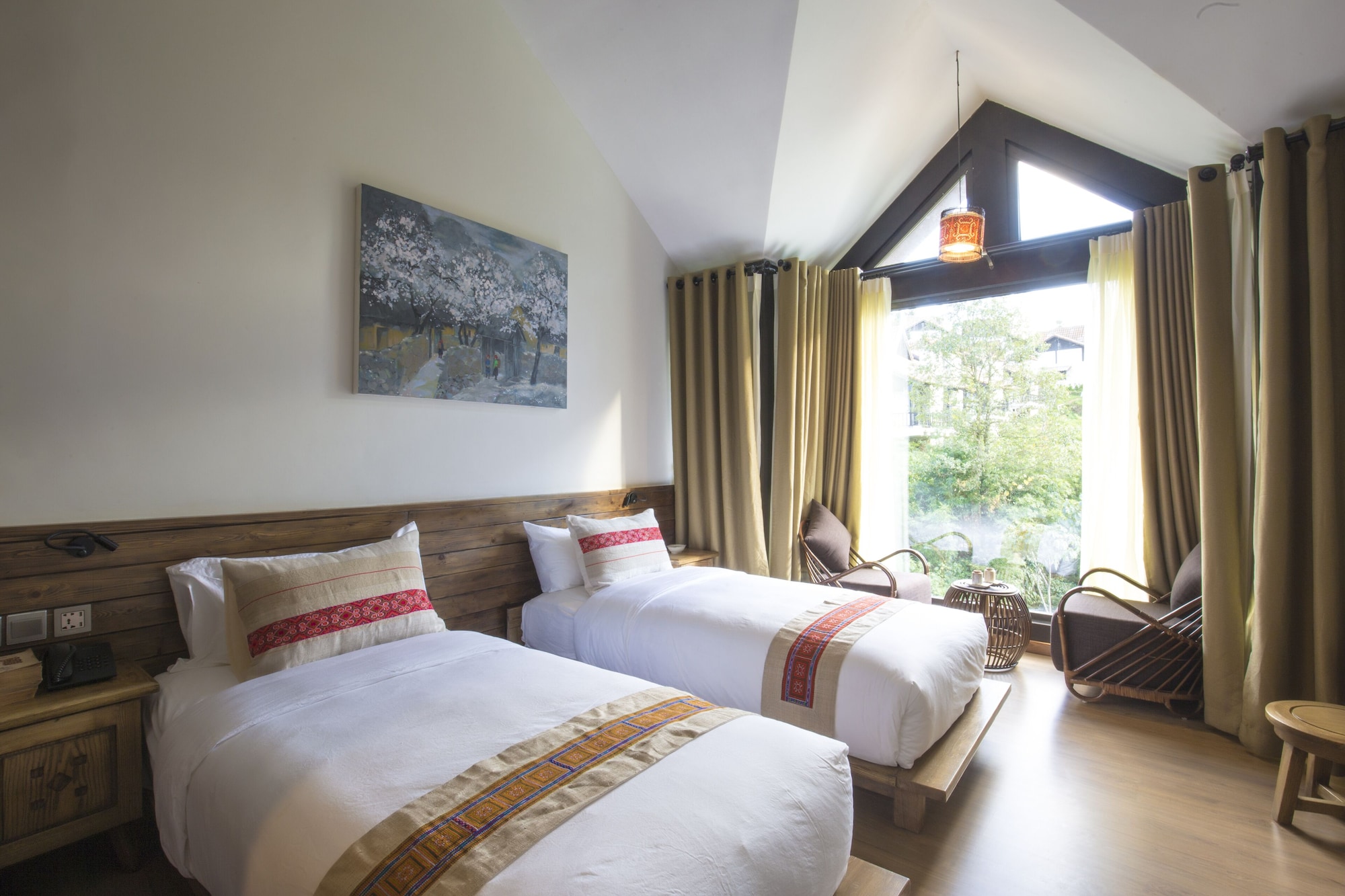 DELUXE, VALLEY VIEW