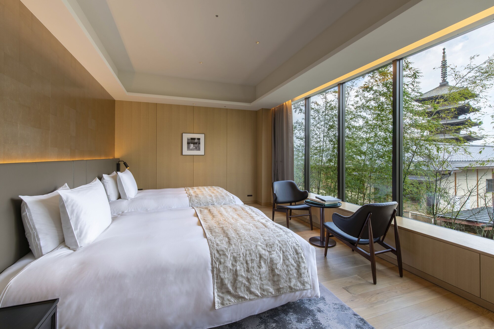 DELUXE, TWIN BEDS