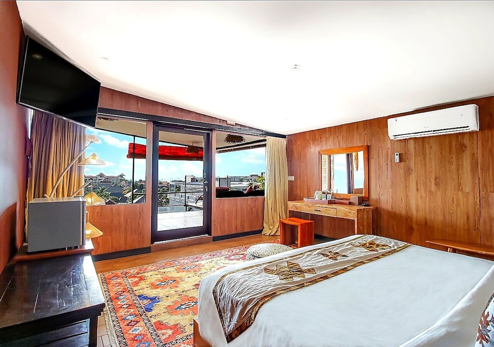 SUITE, POOL VIEW