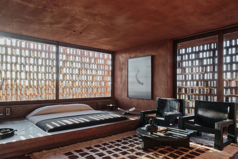 FURTHER HOTEL 49/59
