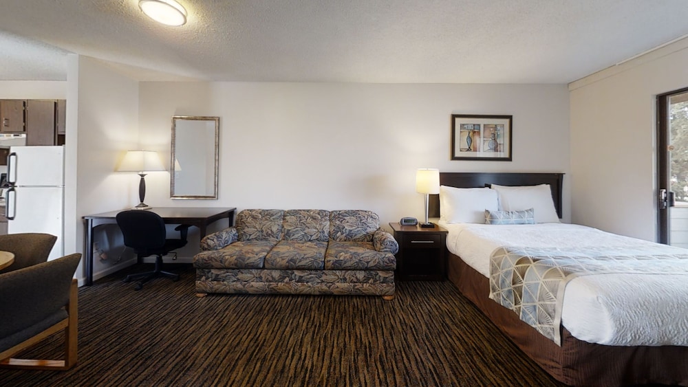Recreation Inn & Suites 17/63