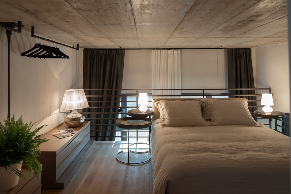 Edit Lofts 17/65