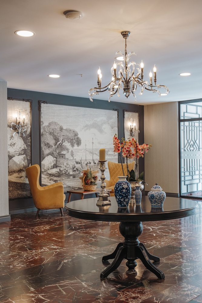 Empula Hotel & Residences 27/50