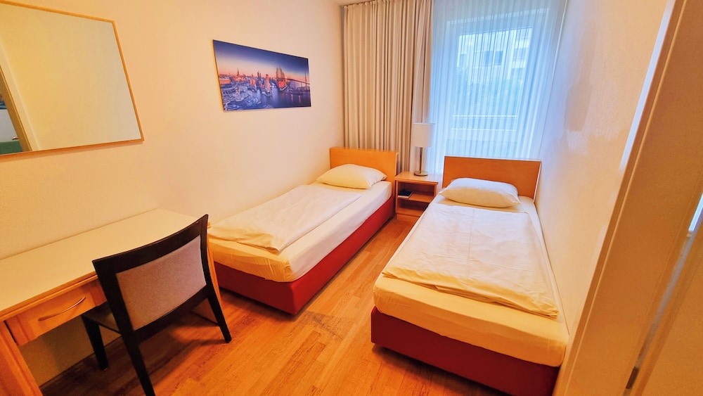 ROOM, TWIN BEDS