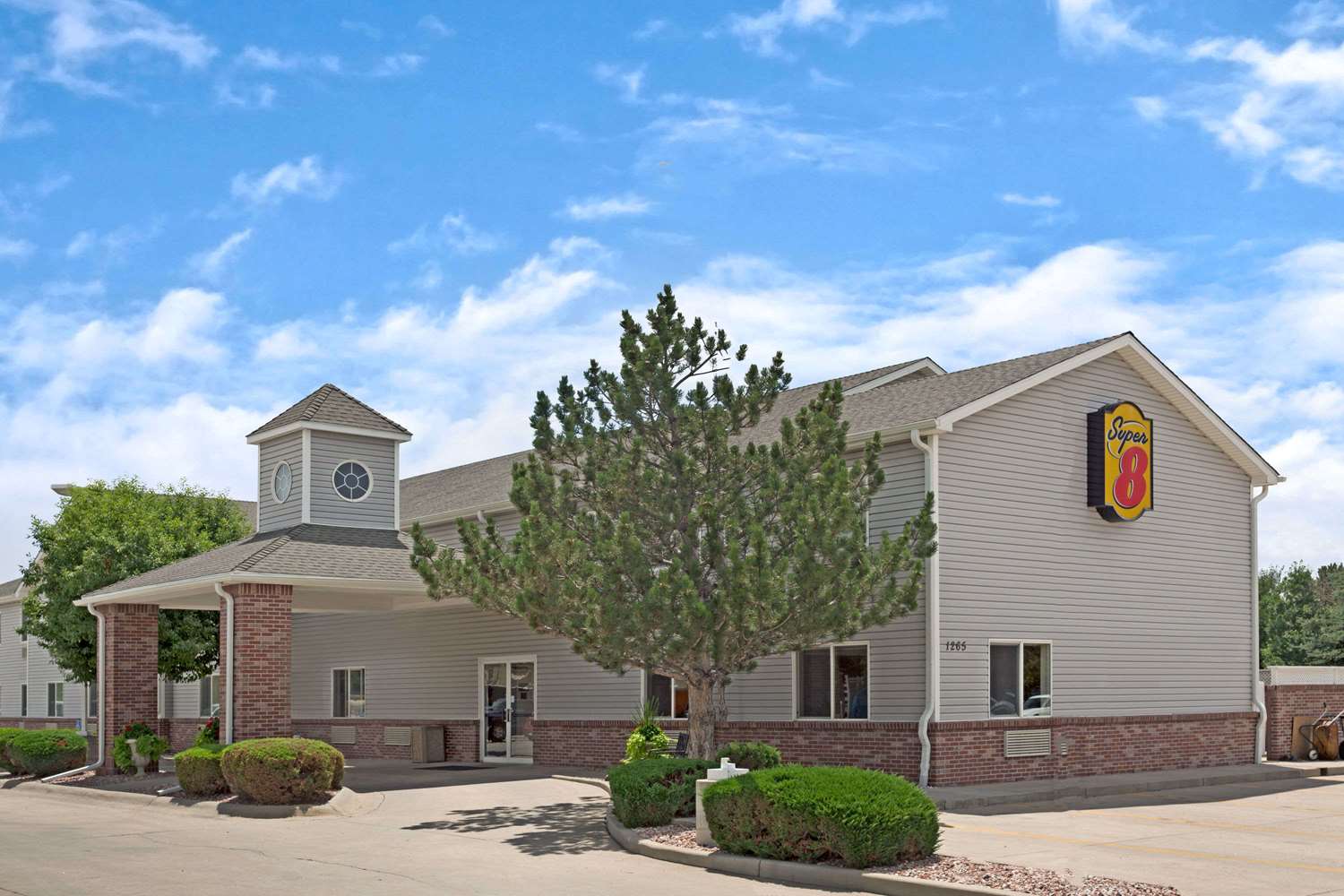 Super 8 by Wyndham Windsor 2/29